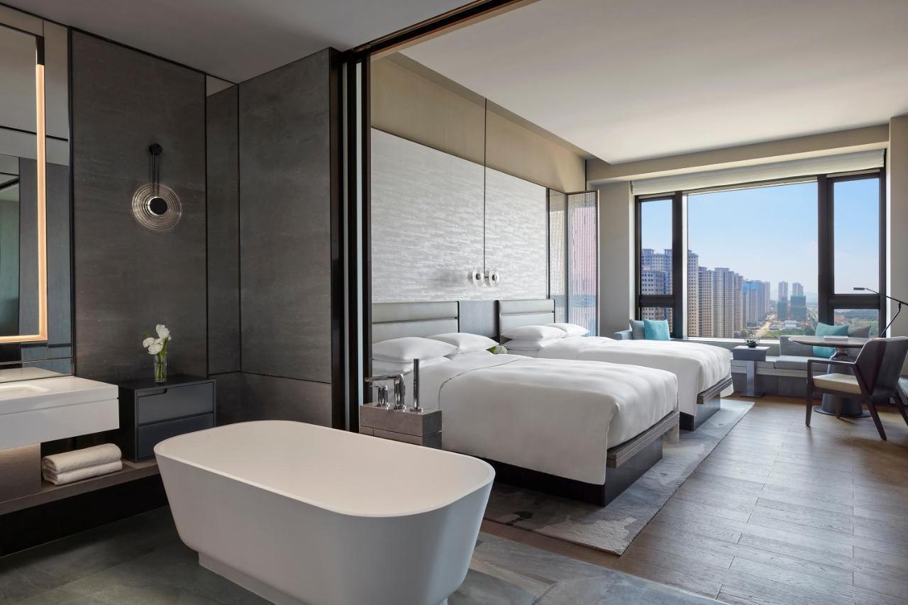 Wuhan Marriott Hotel Optics Valley Exterior photo